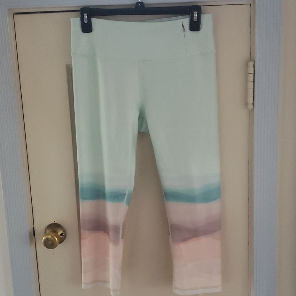 NWOT Calia by Carrie Underwood capri leggings